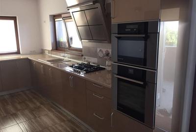 Vila cu 4 .camere 3. bai --249 mp utili - teren 881mp - 4