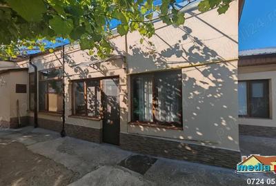 Casa cu curte de inchiriat pe termen lung Pia?a Centrala, ideala ?i pentru birouri - 3