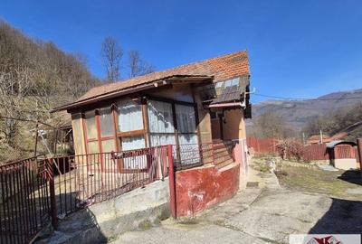 Casă cu 2 camere cu Teren 55 Mp în Fărău - 5