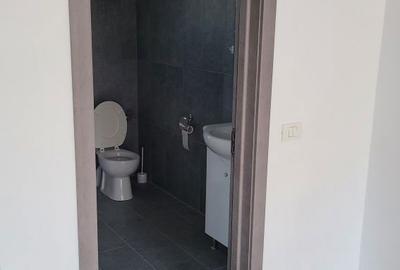 Spațiu comercial, de 60 mp, în Central - 4