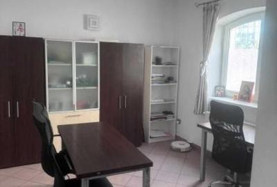 Casă individuală cu 7 camere cu Canalizare în Cotroceni - 2