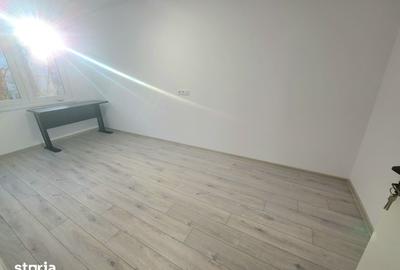 Apartament cu 3 camere decomandat în Cornișa - 8