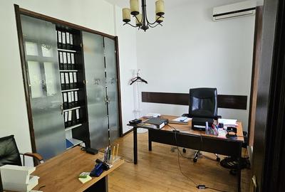 Casă cu 9 camere cu Teren 150 Mp în Ultracentral