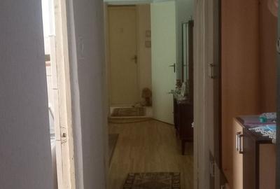 Apartament cu 2 camere semidecomandat în Crâng