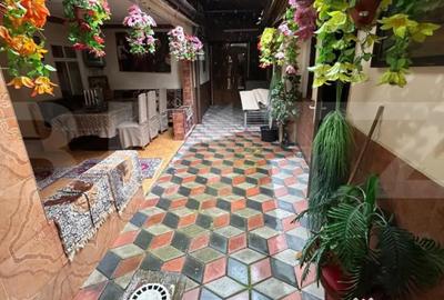 Spațiu comercial, de 300 mp, în Central - 12