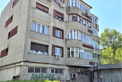 Apartament cu 3 camere decomandat în Central - 3