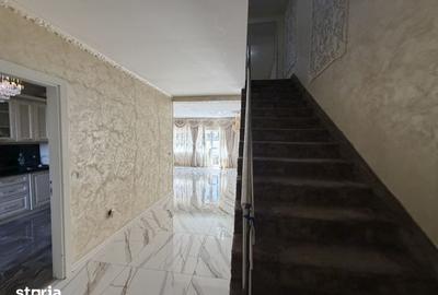 Casă cu 4 camere cu Teren 100 Mp în Central