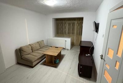 Apartament cu 2 camere semidecomandat în Craiovei