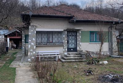 Casă cu 4 camere în Teișani - 4