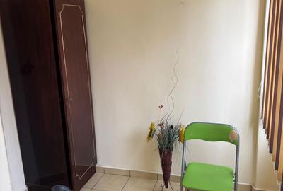 Apartament cu 3 camere semidecomandat în Lacu
