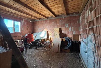 Casă cu 2 camere cu Teren 6754 Mp în Lăzăreni - 12