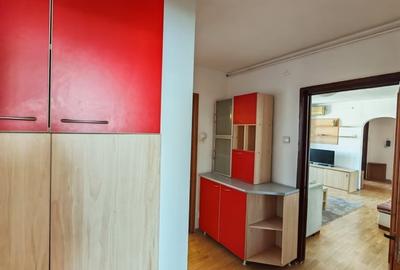 Apartament cu 3 camere semidecomandat în Colentina
