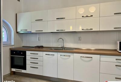 Casă cu 7 camere semidecomandat cu Teren 643 Mp în Central