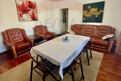 Apartament cu 3 camere decomandat, mobilat în Pajura