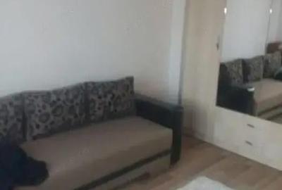 Garsonieră decomandată în Girocului