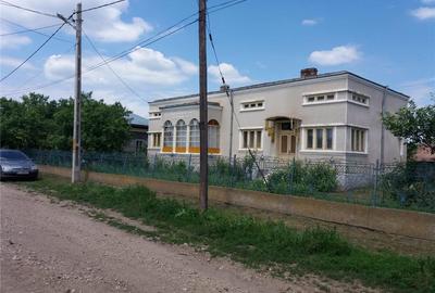 Casă cu 6 camere cu Teren 1000 Mp în Putineiu - 9