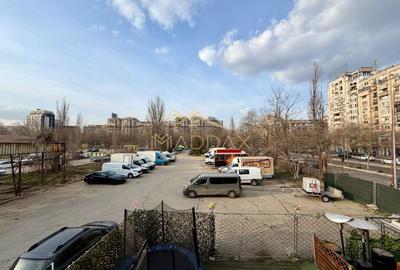 Spațiu comercial, de 731.20001220703 mp, în Unirii - 32