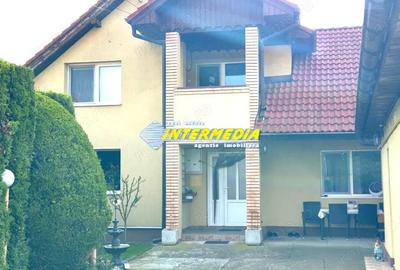 Casă cu 3 camere cu Teren 715 Mp în Cetate - 2