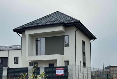 Casă individuală cu 5 camere cu Teren 406 Mp în Central