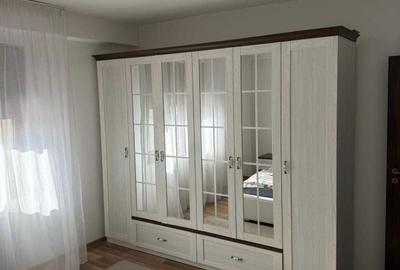 Apartament cu 3 camere decomandat în Exterior Vest