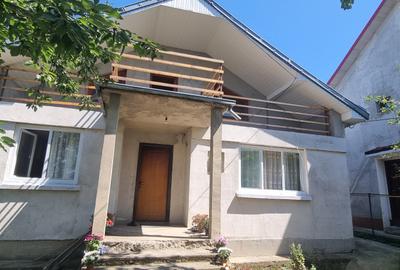 Casă individuală cu 3 camere în Central