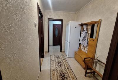Apartament cu 3 camere semidecomandat, mobilat în 13 Septembrie - 6