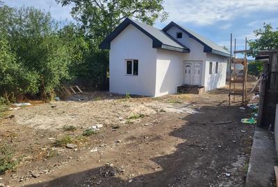 Casă cu 3 camere în Lumina