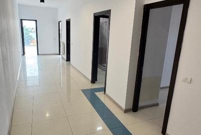 Apartament cu 5 camere decomandat în Central