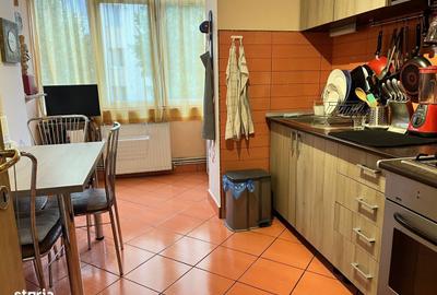 Apartament cu 3 camere semidecomandat, mobilat în Tractorul - 2