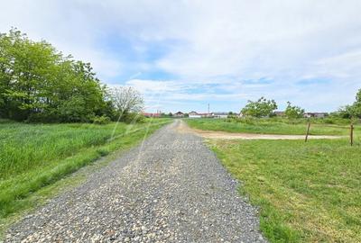 Teren intravilan in zona rezidentiala, la 1 km de A0 si A1 - 15