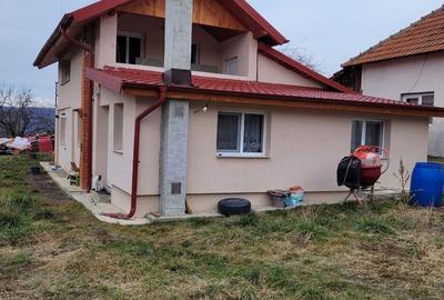 Casă cu 4 camere în Mihăești - 2