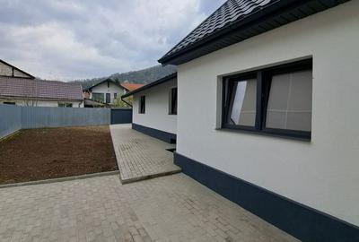 Casă cu 3 camere în Central