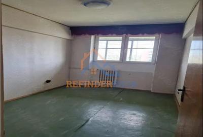 Apartament cu 3 camere decomandat în Drumul Taberei