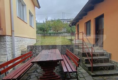 Casa de vanzare, cu 5 camere ?i un teren de 600 mp, zona u - 1