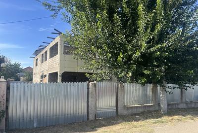 Casă cu 2 camere cu Teren 1000 Mp în Central - 1