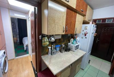 1 Decembrie - apartament 2 camere, alcatuit din unirea a doua garsoniere - 3