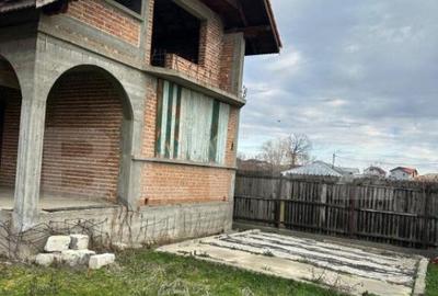 Casă cu 7 camere cu Teren 1400 Mp în Central - 11