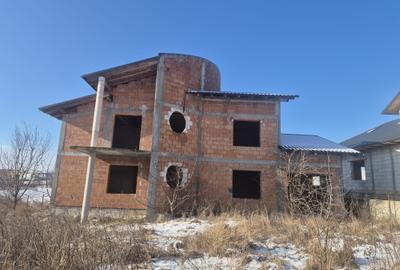 Casă individuală cu 4 camere cu Teren 1000 Mp în Șcheia - 1