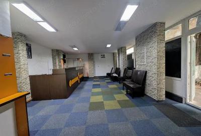 Spațiu comercial, de 76 mp, în Central - 3