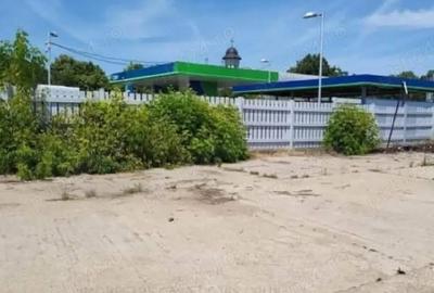 Spațiu comercial, de 2,110 mp, în Central - 4