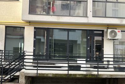 Spațiu comercial, de 50 mp, în Central - 3