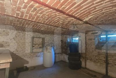Proprietate semi-centrala, teren 447 mp, Constructie demolabila - 8