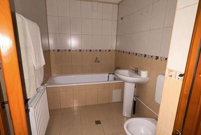 Apartament cu 3 camere decomandat în Central - 2