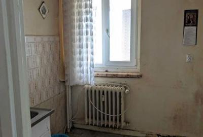 Apartament cu 3 camere decomandat în Cornișa - 6