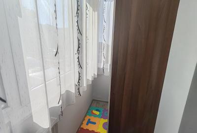 Apartament cu 2 camere decomandat, mobilat în Tractorul - 2