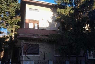 Apartament cu 4 camere decomandat în Decebal
