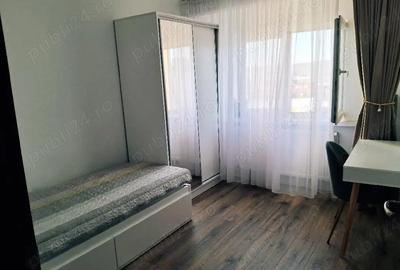 Apartament cu 3 camere decomandat în Prundu