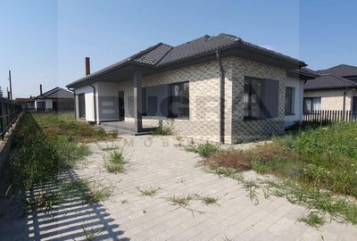 Casă cu 4 camere cu Teren 620 Mp în Jucu