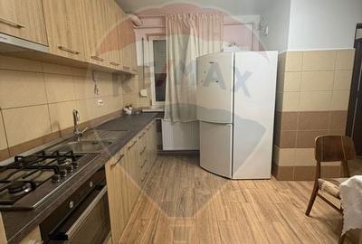 Apartament cu 3 camere de inchiriat in zona Central - 1
