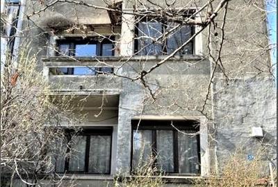 Casă cu 9 camere cu Canalizare în Dorobanți - 1